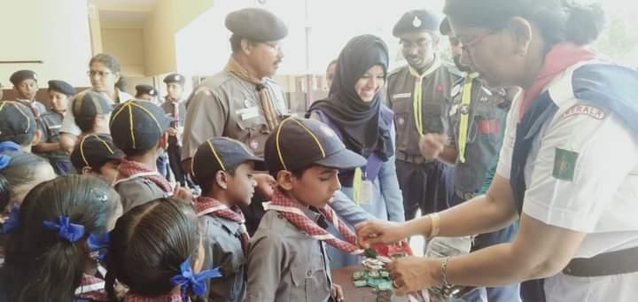 chavakkad District Associations Rovers and Rangers cleaning the floor relief camp