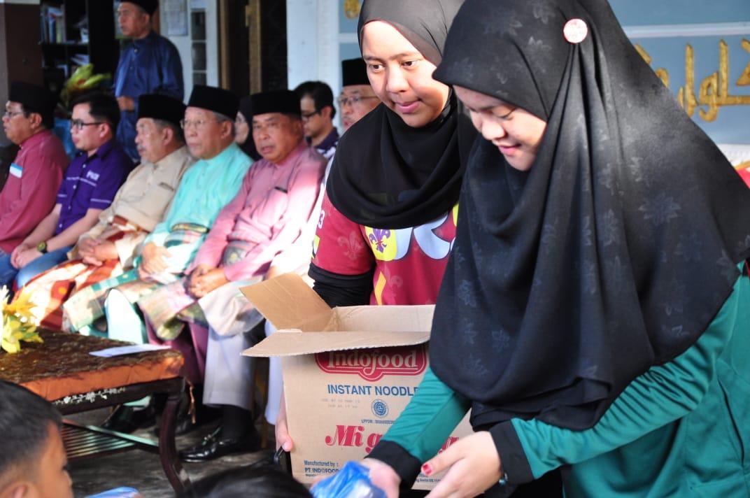 FOOD SCOUTING FOR THE LESS FORTUNATE 