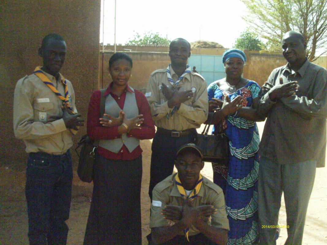 echanges Mop avec les soeurs du rotaract qui ont accepte de rejoindre la famille des messagers de la paix du Niger.