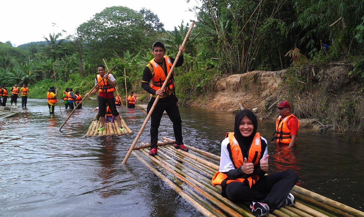 Enjoy with traditional river cruise