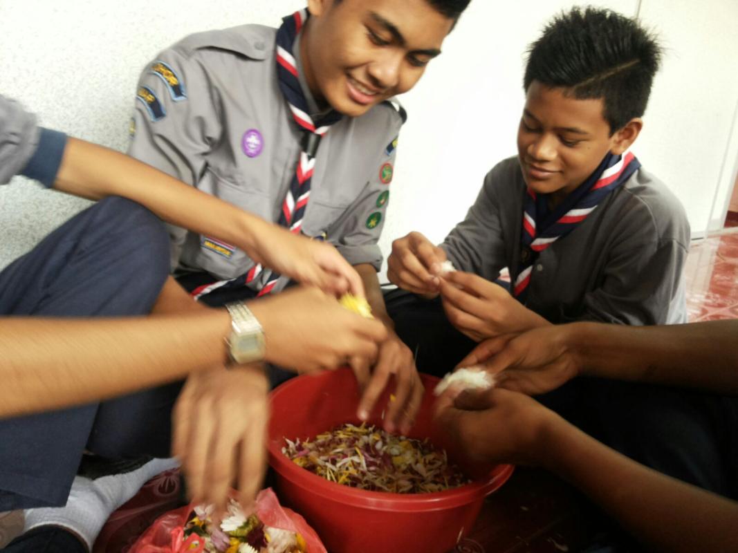 Membuat Bunga Rampai