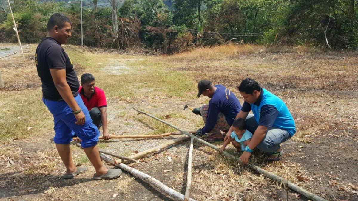 Gotong-royong Membina Pintu Gerbang Kem Pengakap Negeri Sembilan