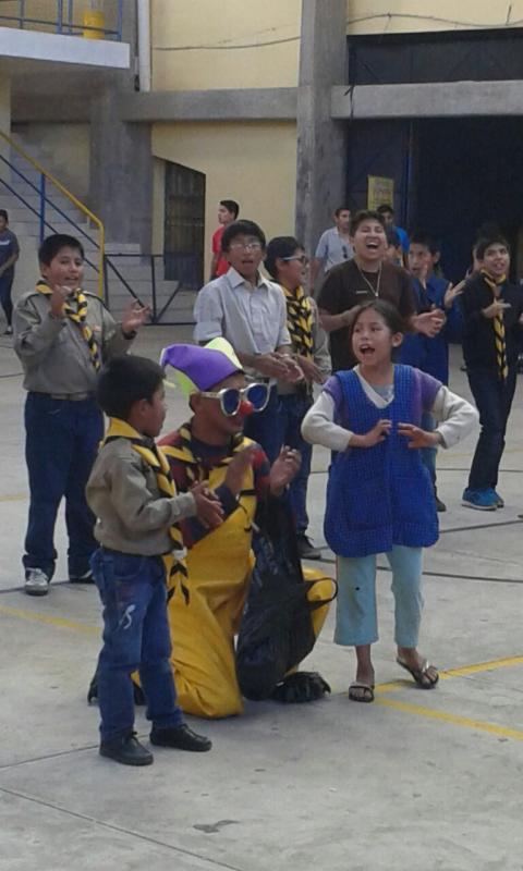 Compartiendo la fiesta de cumpleaños del 104 aniversario del Grupo Scout Junín con las niñas y niños que trabajan