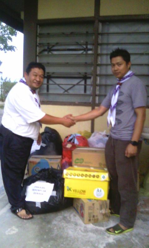 Penyerahan Sumbangan Pakaian Terpakai dari warga guru SMK Lepar Utara,Jerantut,Pahang.Malaysia