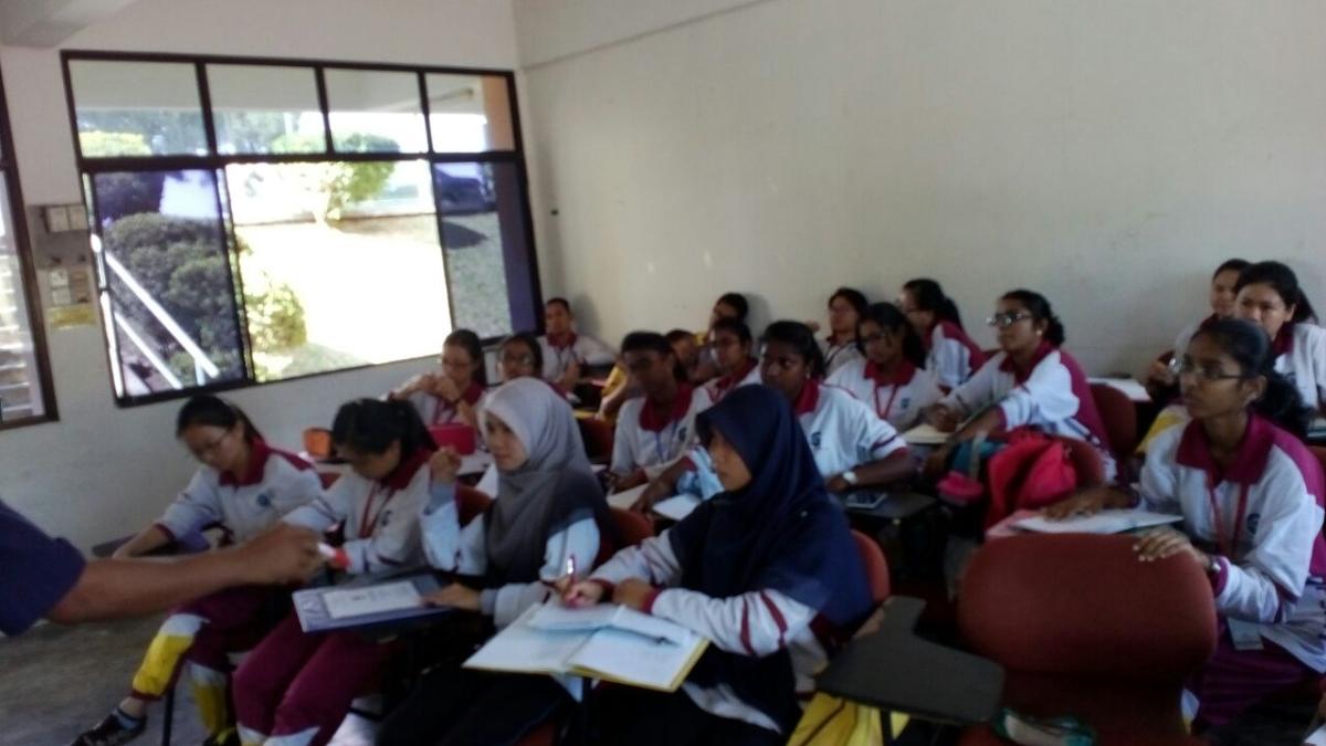 Kelas mingguan