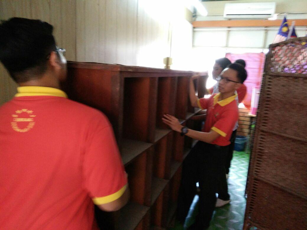 Khidmat Masyarakat-Mengemas Bilik Pengakap