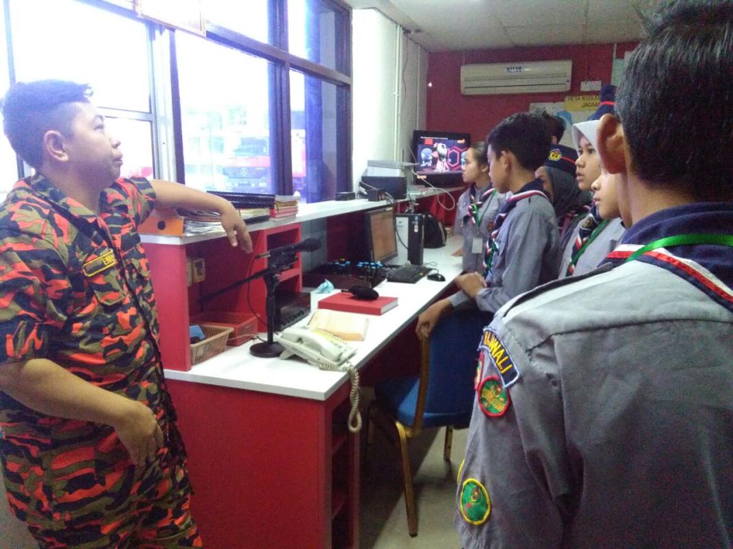 LAWATAN KE BALAI BOMBA BATU LINTANG