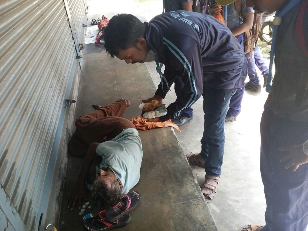 Food serving old people