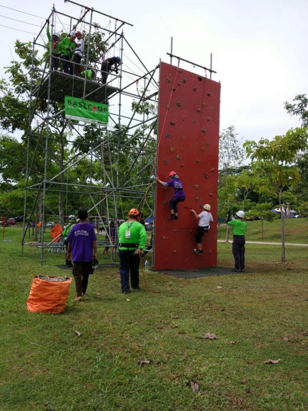 Super Rock Climbing
