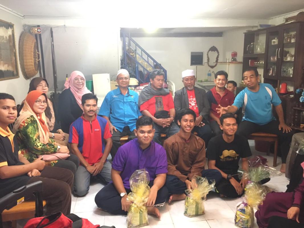 beramah mesra dan bergotong royong kawasan kampung