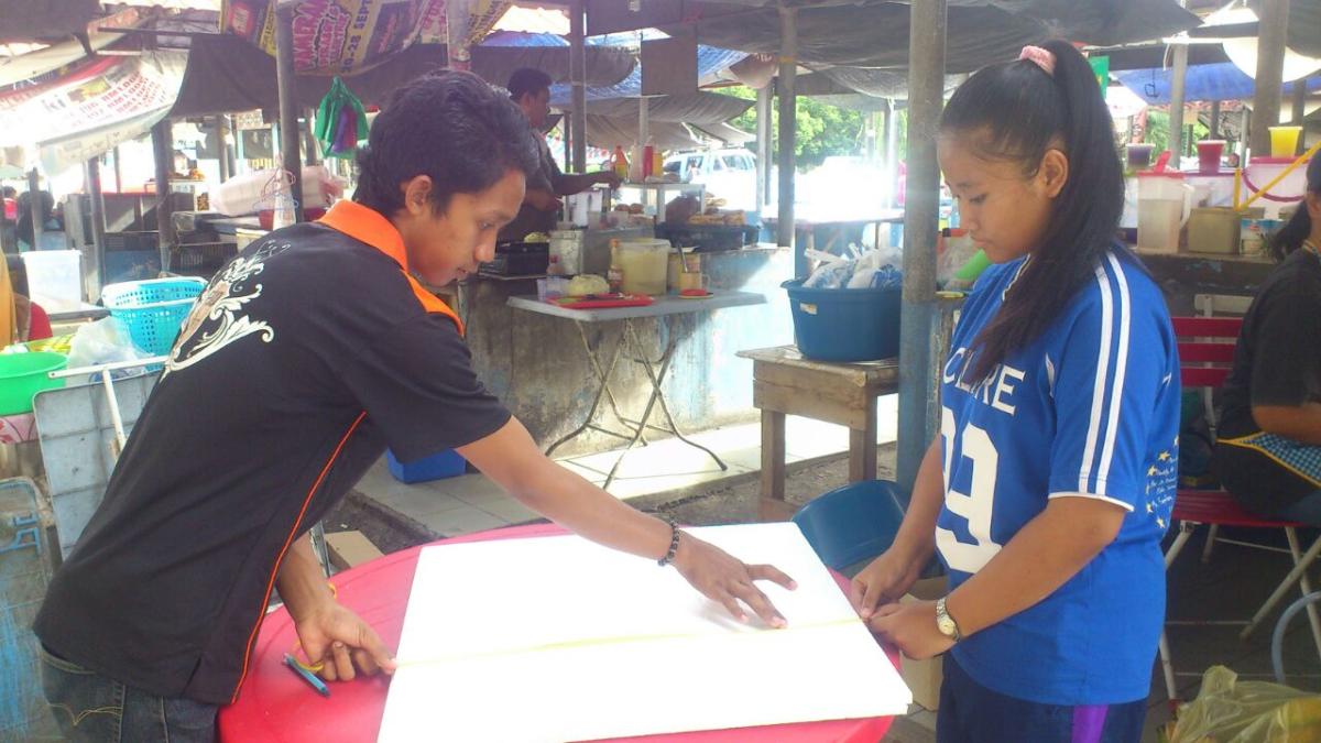 persiapan bahan pameran