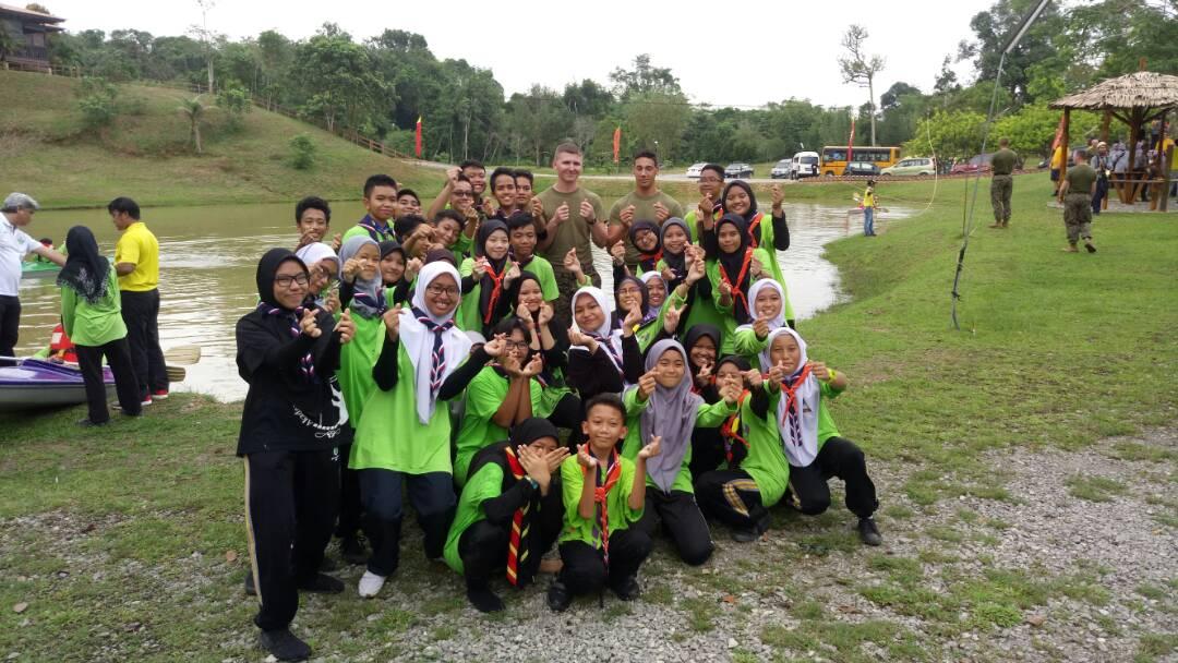 Bemain kayak bersama dengan US NAVY