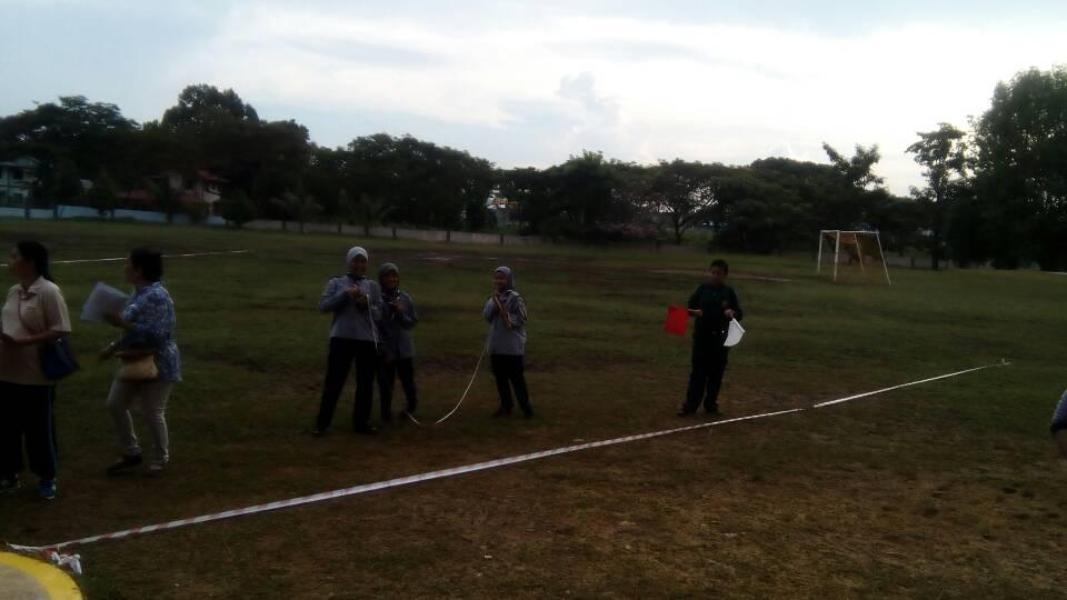 BERTUGAS UNTUK HARI SUKAN SEKOLAH