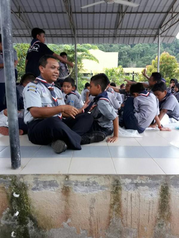 Memberi ceramah kepada peserta skim lencana