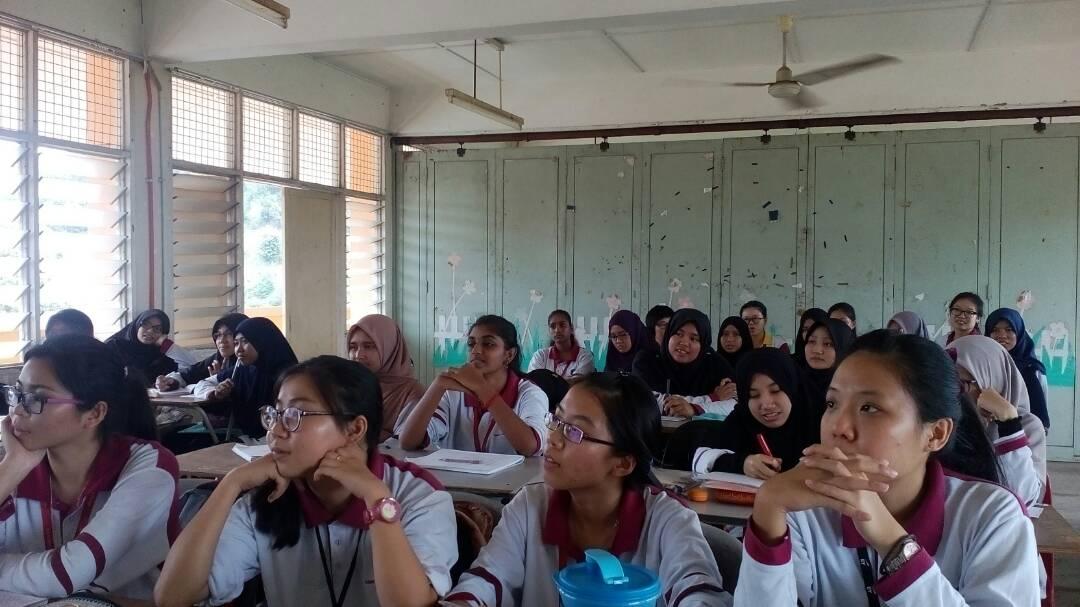 perjumpaan pertama (taklimat)