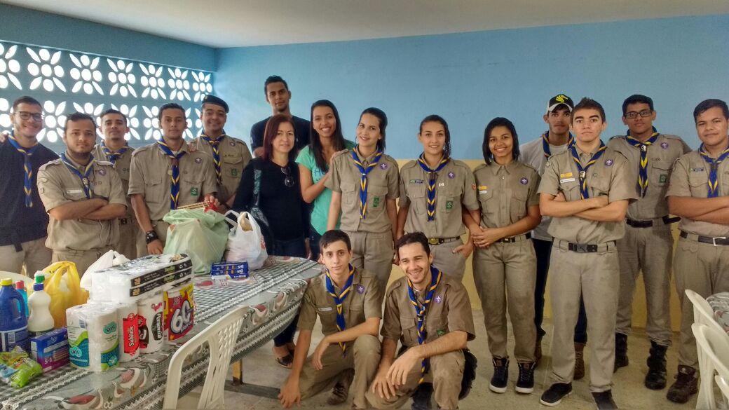 Abraçando uma Criança 