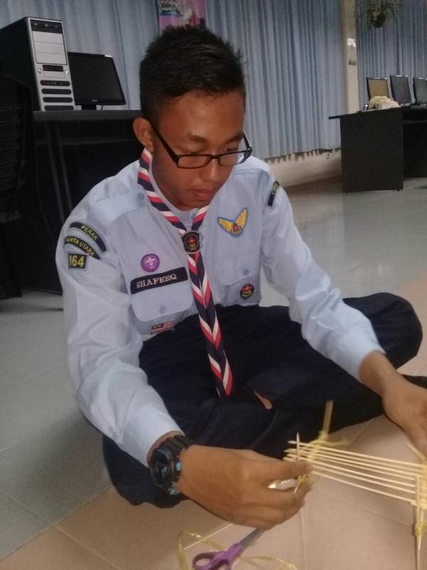 Perjumpaan Mingguan Pengakap Udara : membuat mini gajet