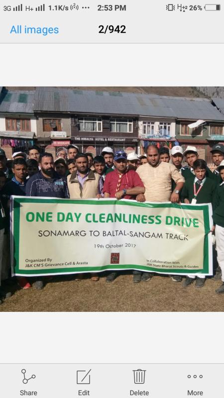 Cleans drive at sonamarg