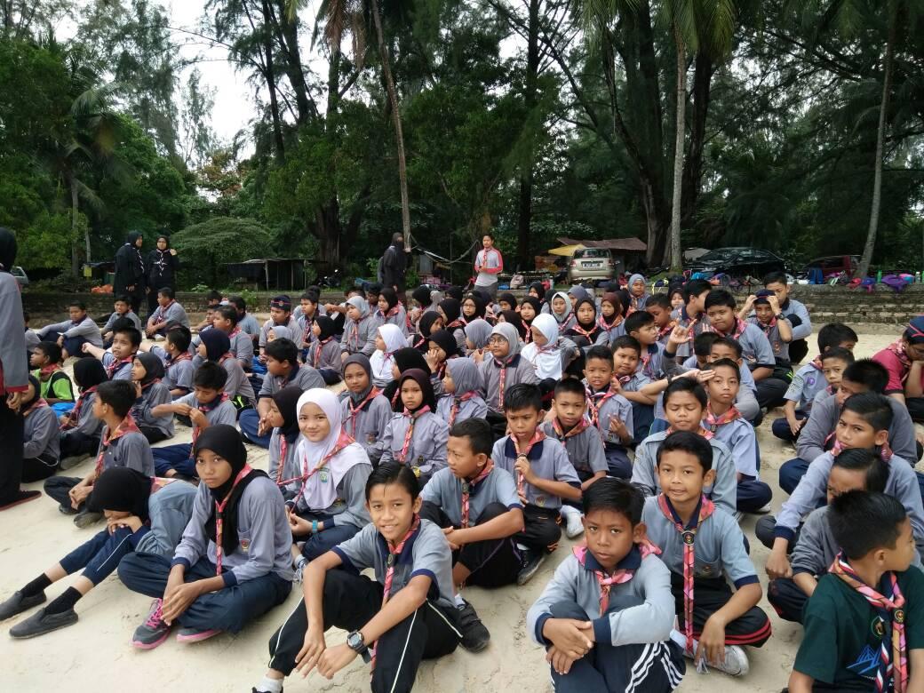 BAWA PEK BERCUTI DAN WSEP BERSIH PANTAI TELUK BAYU 