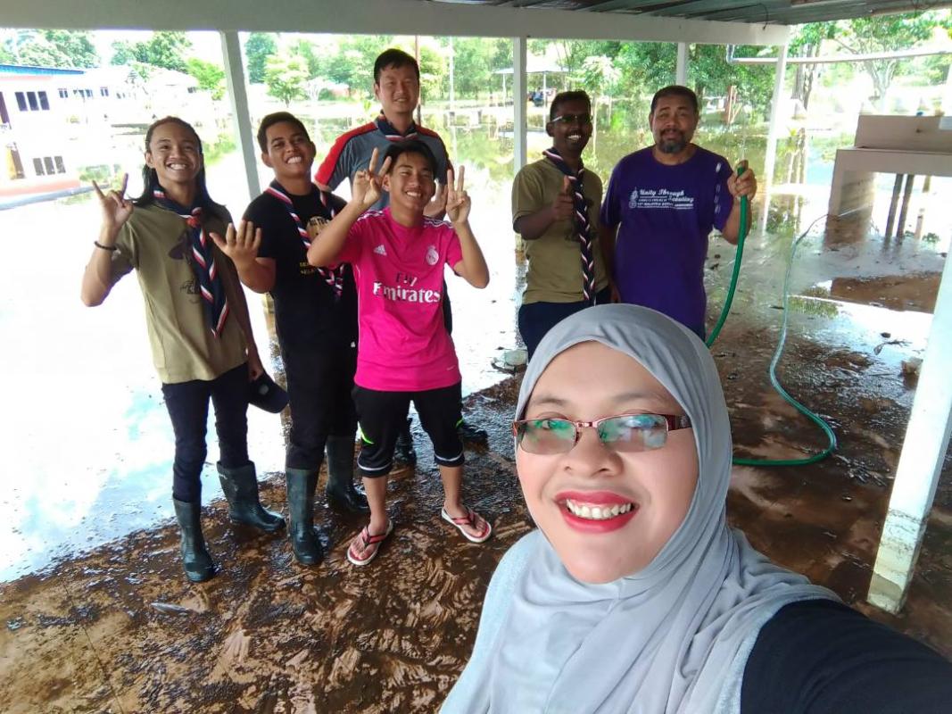 Bantuan banjir Di kem mutiara semenyih eco resort