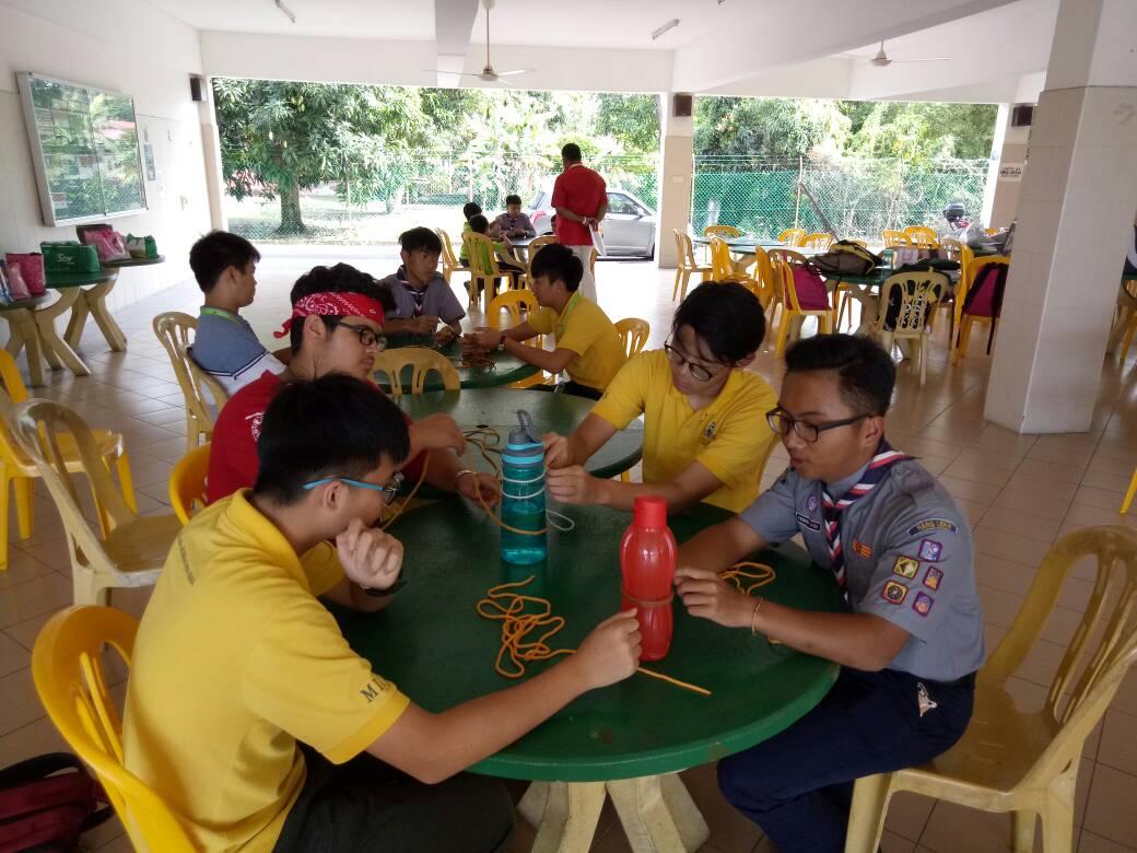 Menyebar ilmu pengakap