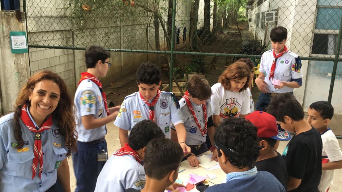 Construindo a Paz nas Comunidades   - Escola Municipal República da Colômbia