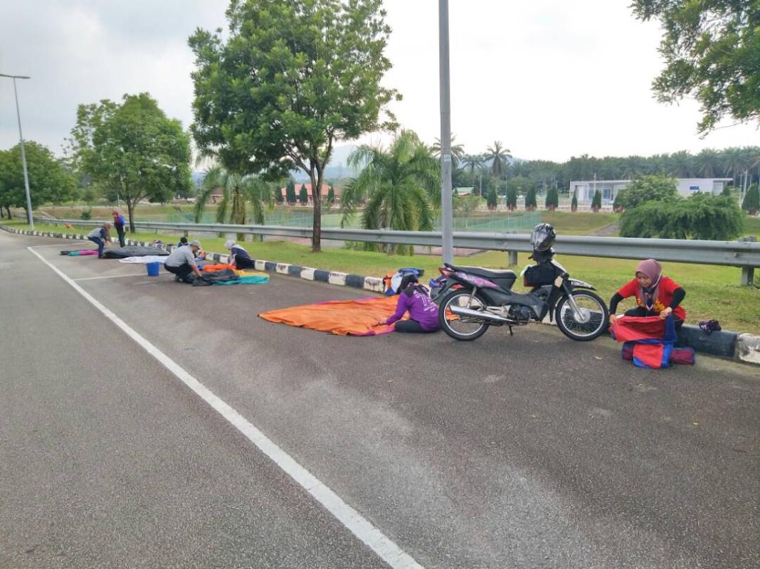 mari membersih khemah✨
