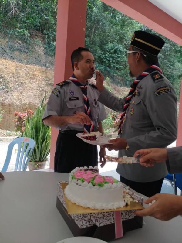 Menyambut Ulangtahun Hari Kelahiran Jawatankuasa 