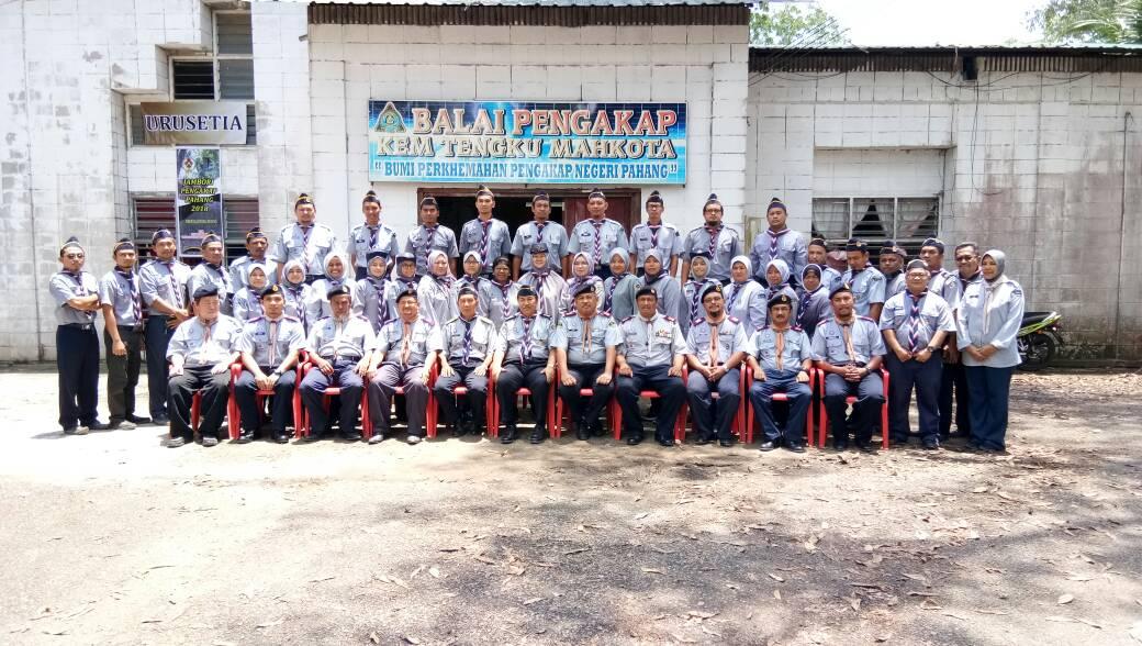 Menjadi tenaga kerja untuk bakal Pemimpin 