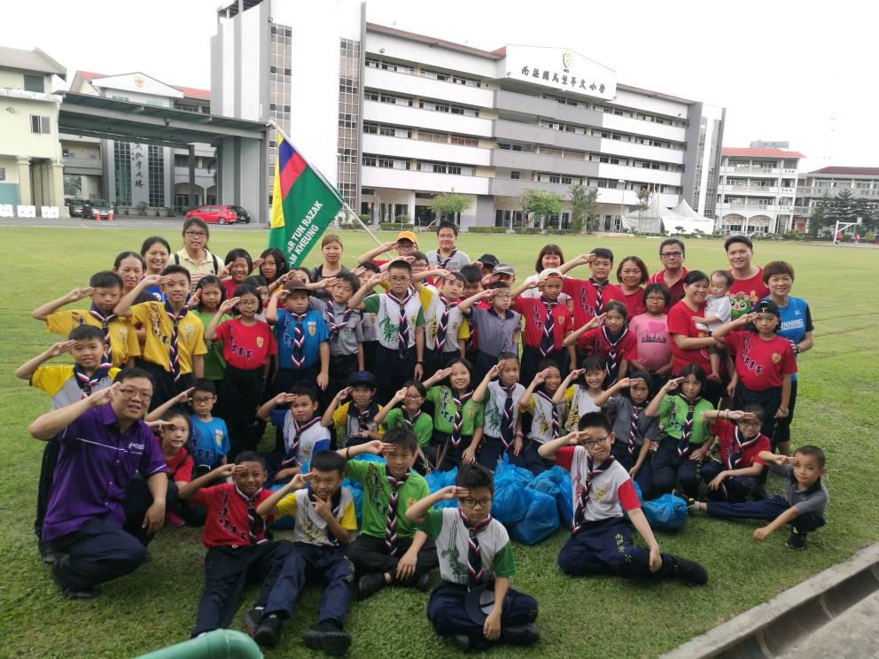 Scouts Trash the Trash Day 2018