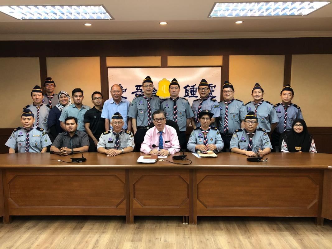 Menghadir Mesyuarat Pemimpin Pengakap Sekolah