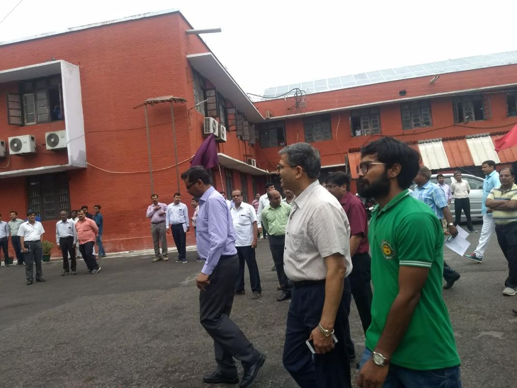 आज भारतीय रेल के चेयरमैन अश्वनी लोहनी जी गोरखपुर के स्माइल रोटी बैंक के क्लास में पहुंचे