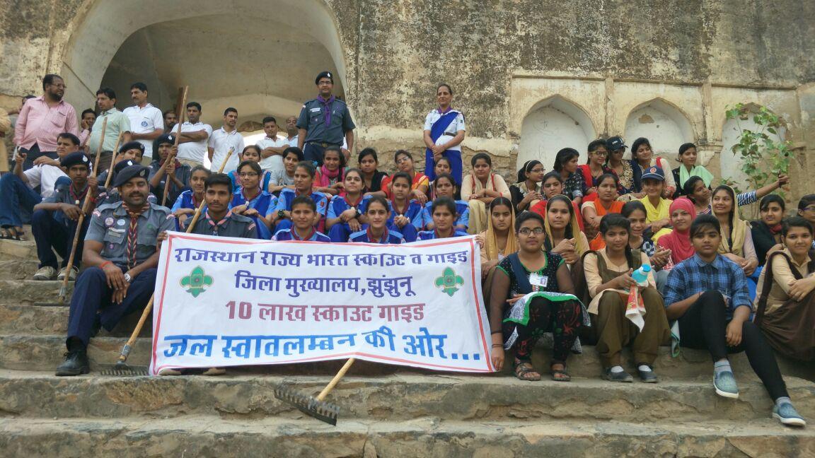 जल स्वावलंबन सप्ताह के अंतर्गत श्रमदान