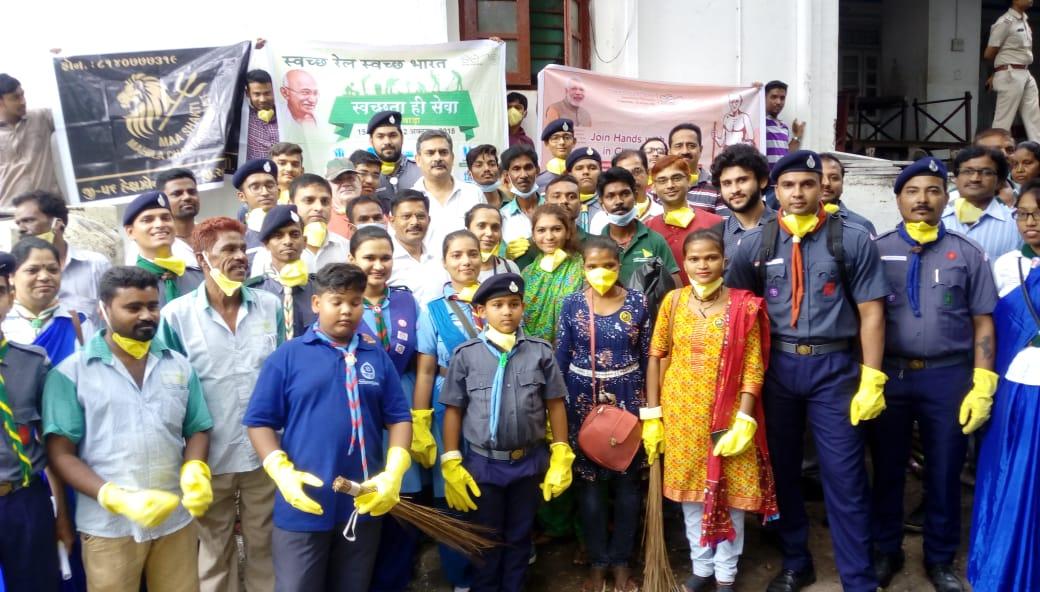 CLEAN RAIL AND CLEAN INDIA 