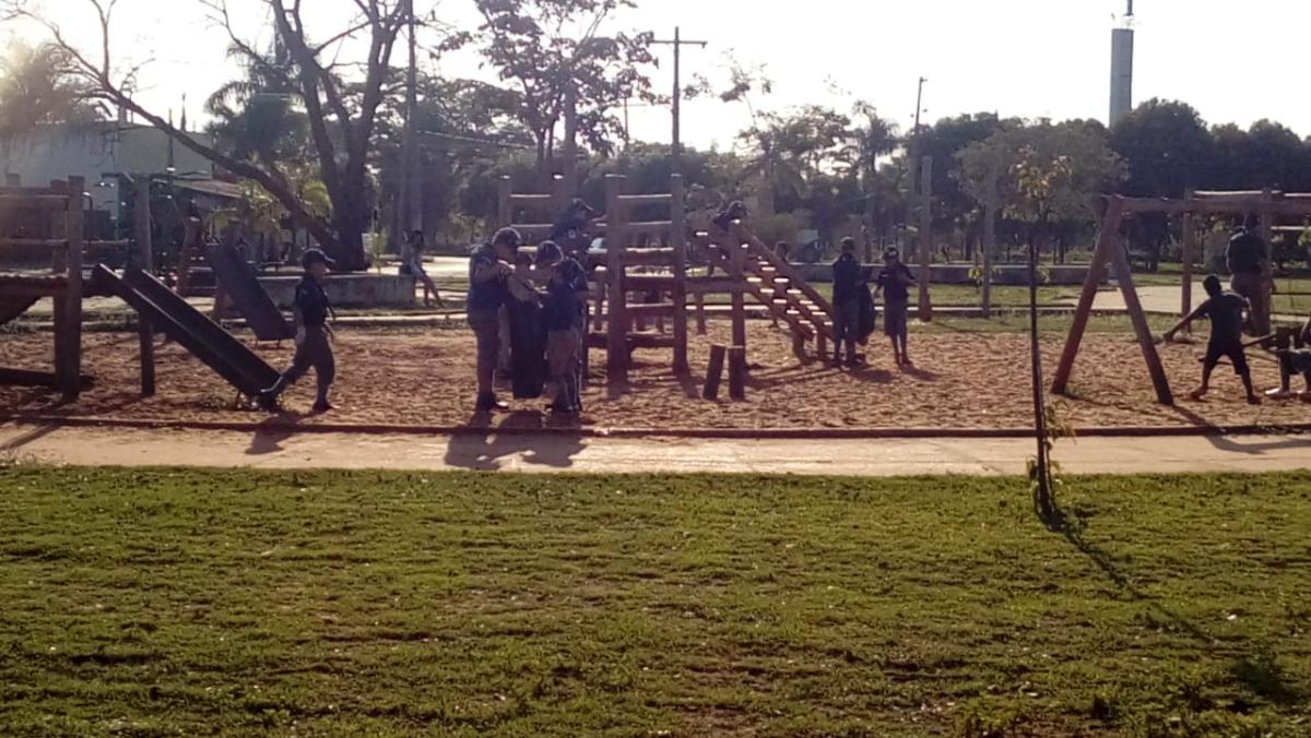 Limpeza na Praça da Vila Piloto 