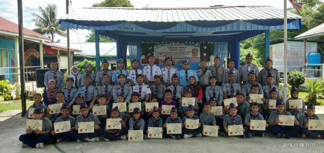 Membantu Perkhemahan lencana wajib dan perkenalan WSEP di daerah lundu