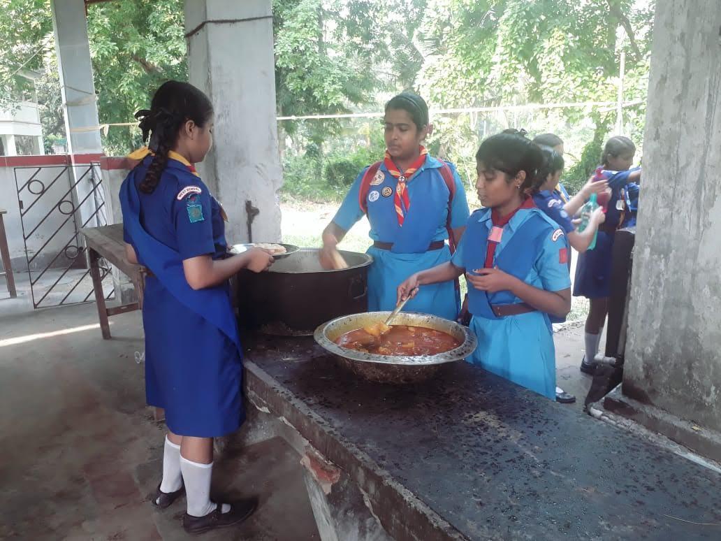 ओड़िसा फेनी साईक्लोंन रिलीफ शिविर 