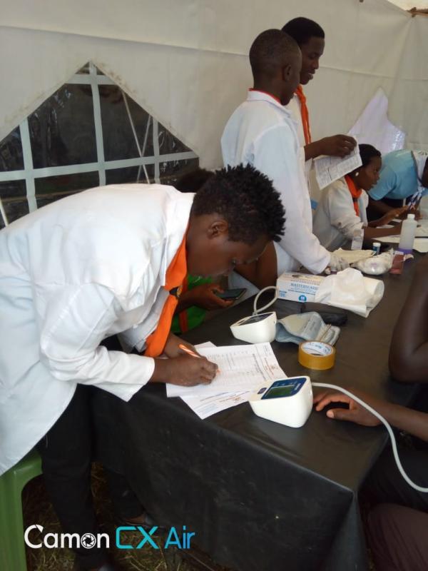 Scouts providing basic clinical diagnosis and nutritional assesment to over 250 community idividuals..