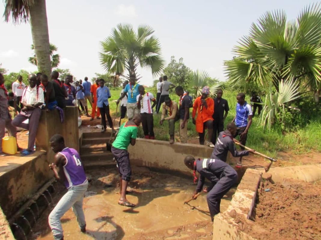 Cleaning the spring of majengo 