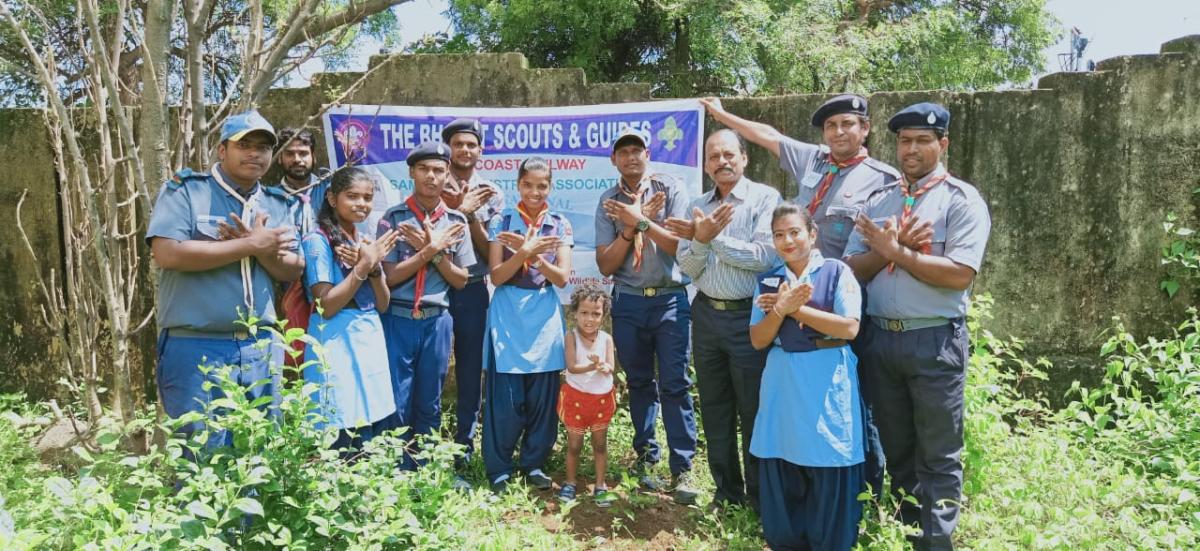 planting the sap at Sambalpur city station with taking pledge of peace 