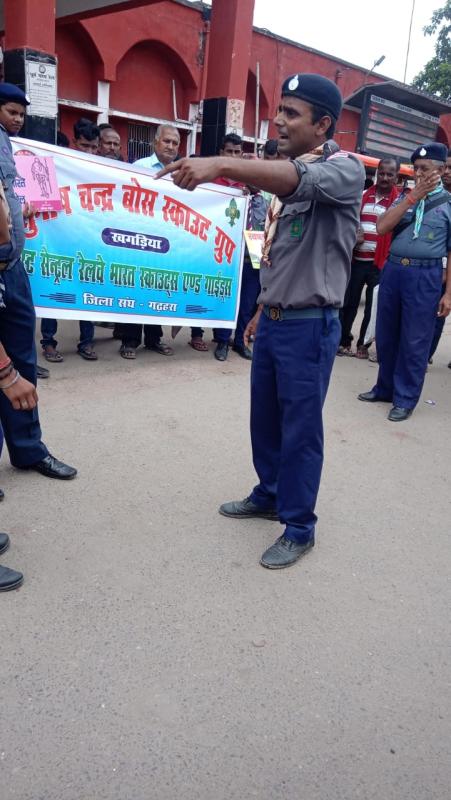 khagriya Railway Station pr saf safai abhiyan kr ke logo ko savchata ke parti jagruk kiya.. jila sang Barauni... 