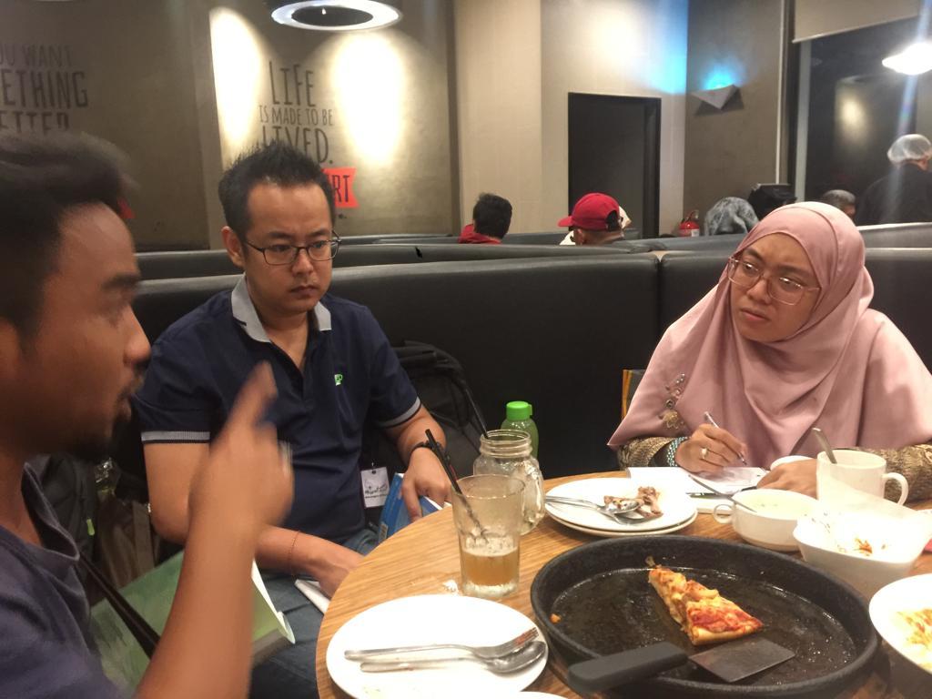 meeting santai-santai untuk lencana maju