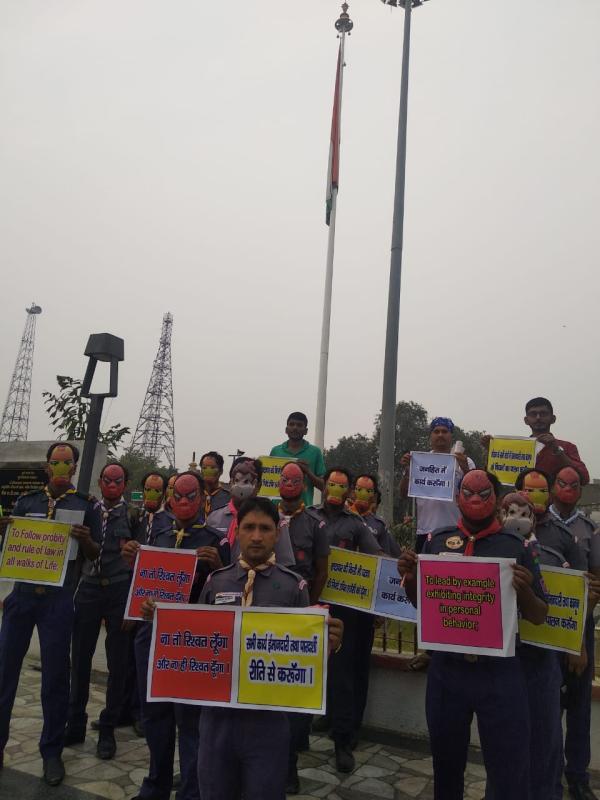 faice mask lagakr logo ko sarkta ke parti jagruk 