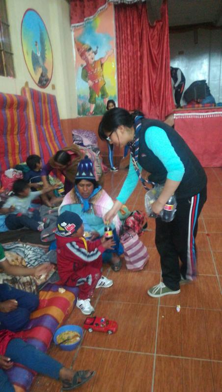 "UN PLATO DE COMIDA CON  MIS HERMANOS"