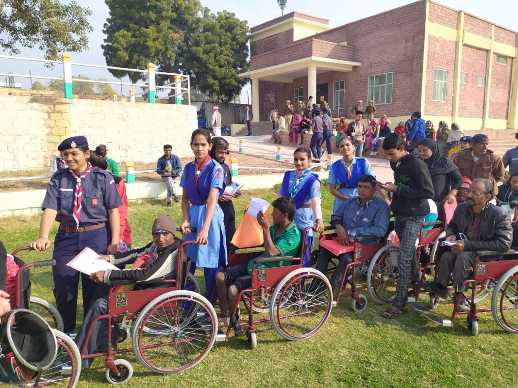 "योग्य जनों को उपकरण वितरण हेतु सेवाएं" !