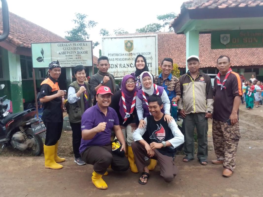 Pramuka Peduli (Scout Care) Bogor City Cheer Up the People & Children of Flood Survivor
