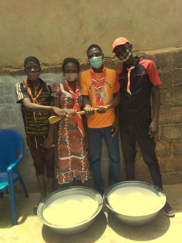Une famille - un bidon de savon