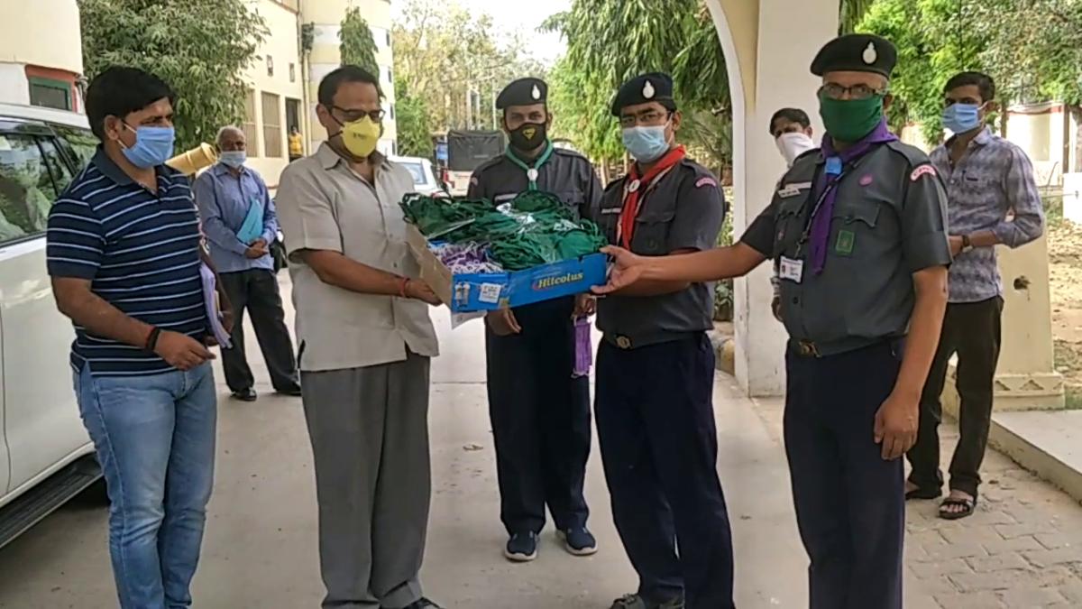 MASK DONATION DISTRICT COLLACTOR SIKAR MR YAG MITRA SINGH DEV