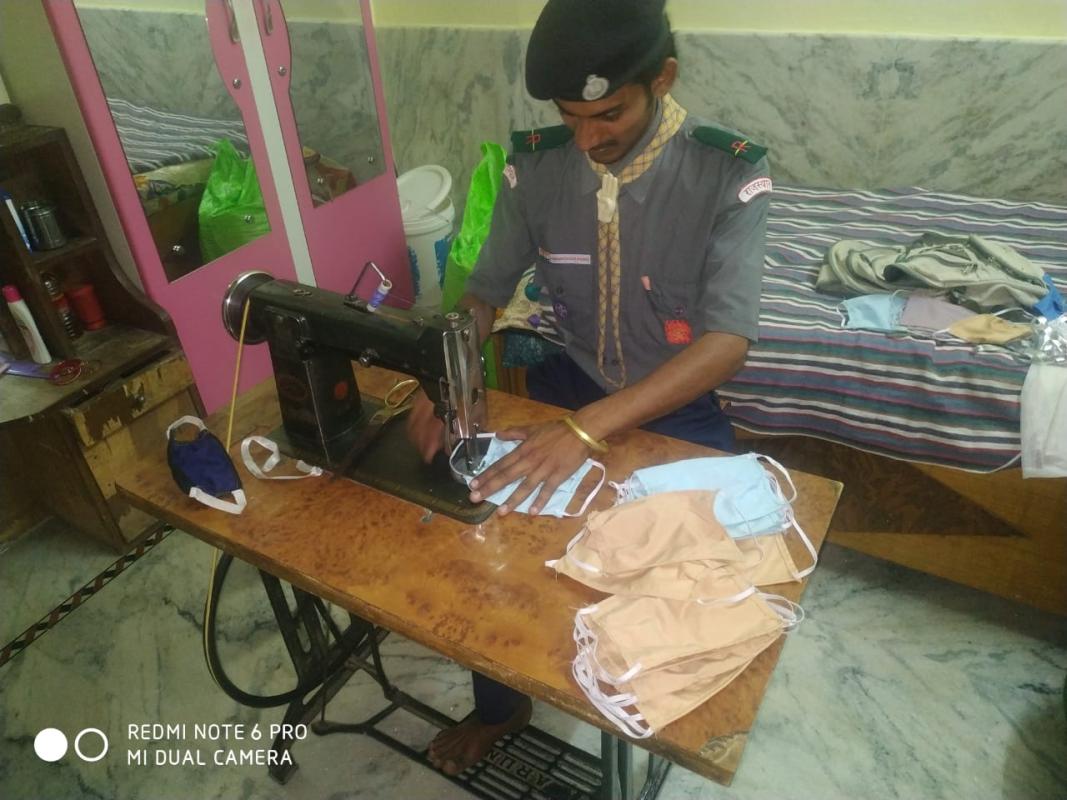 मास्क वितरण