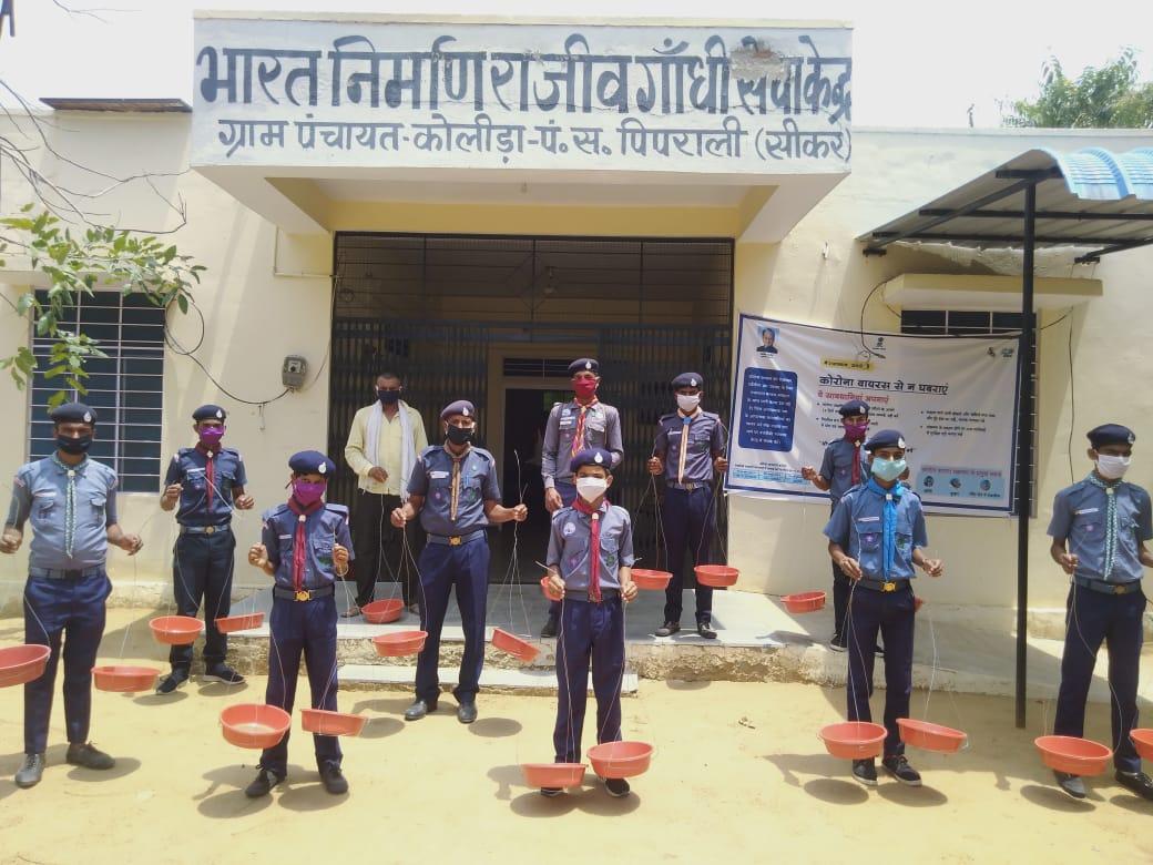 पक्षियों के लिए पानी की व्यवस्था 